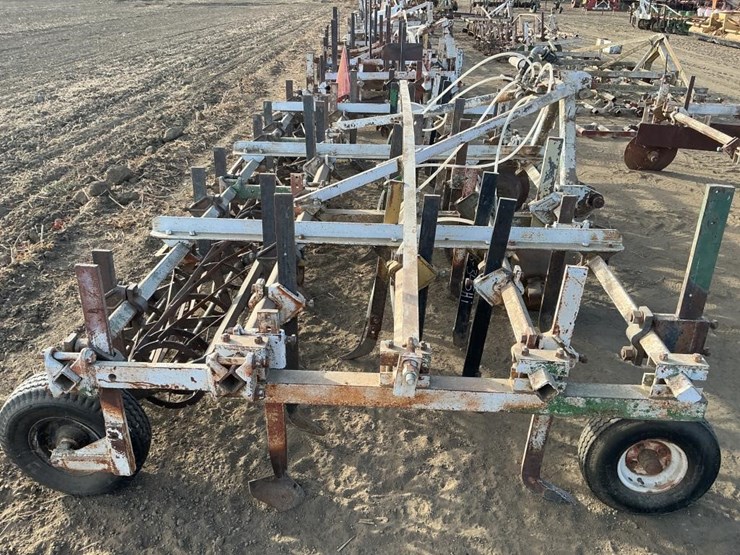 custom-3-pt-3-row-60"-cultivator-image-3