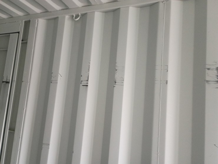 #l111-000-•-40ft-container-[damaged]-image-43