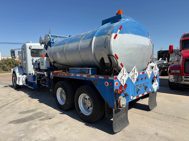 2015-peterbilt-348-image-18