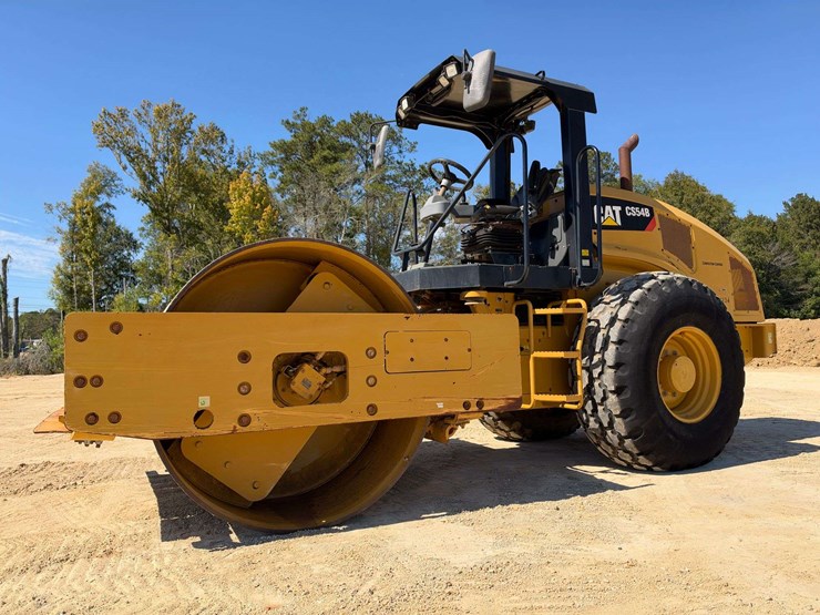 2016-caterpillar-cs54b-84”-vibratory-smooth-drum-compactor-(1,074-hours)-image-1