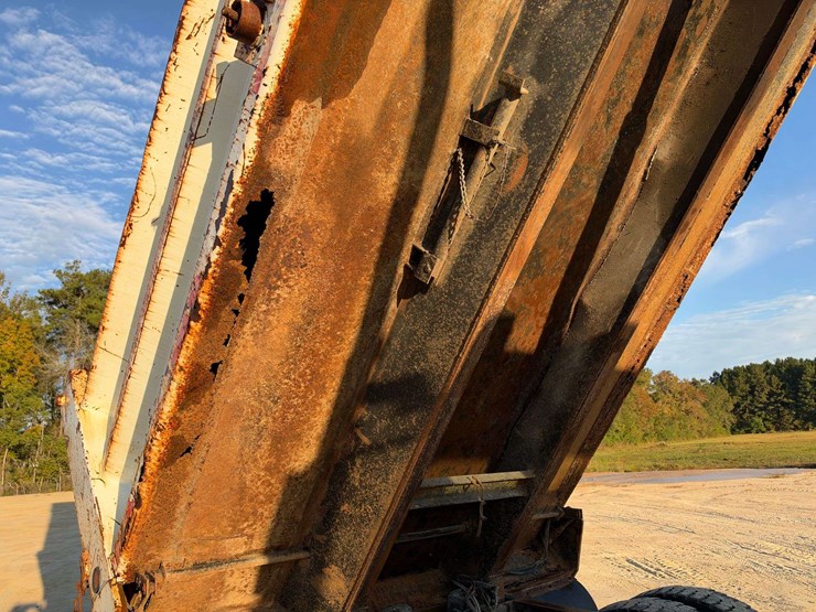 2012-freightliner-m2-tandem-axle-dump-truck-(96,351-actual-miles)-image-20