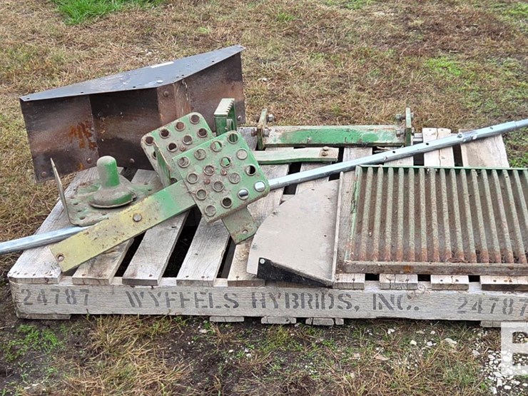 john-deere-tractor-parts-&-vittetoe-chaff-spreader-part-image-8