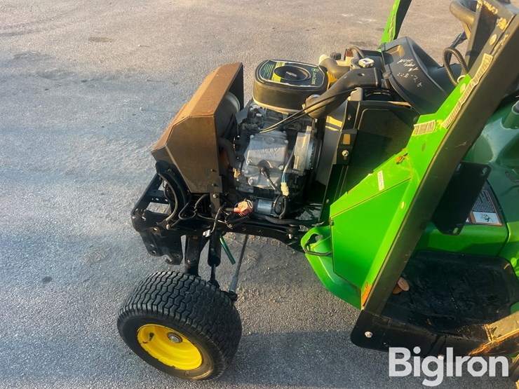 john-deere-x700-lawn-tractor-image-11