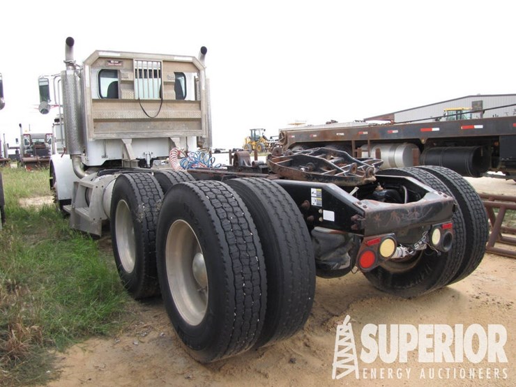 2005-peterbilt-378-t/a-day-cab-haul-truck-image-3