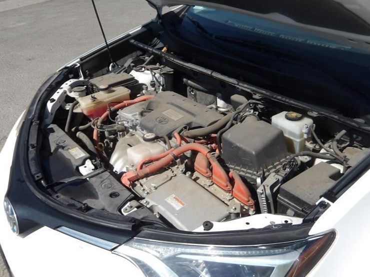 2016-toyota-rav4-xle-image-7