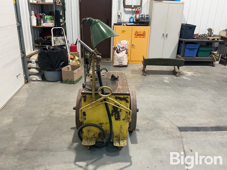 richfield-antique-portable-lube-cart-image-4