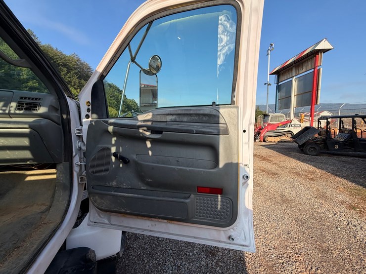 #4552-•-ford-f-650-flatbed-truck-image-38
