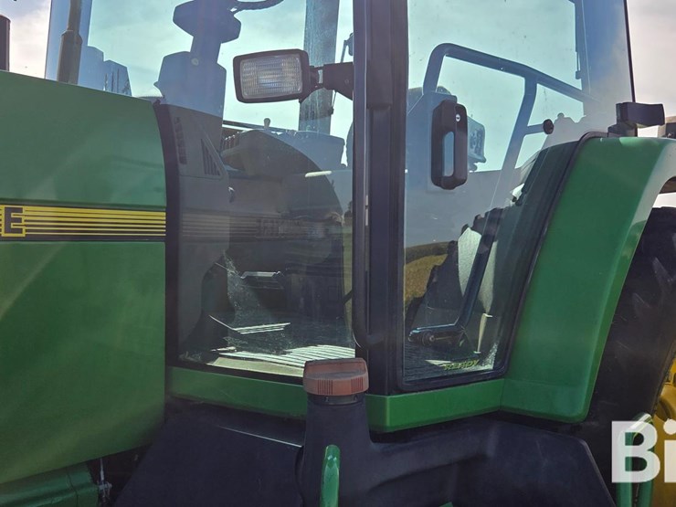 1995-john-deere-8100-mfwd-tractor-image-11