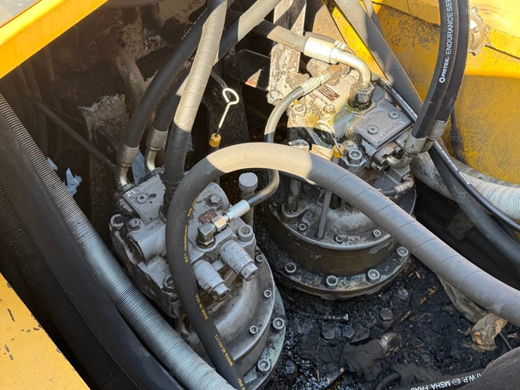 #4098-•-2015-john-deere-870g-lc-excavator-image-132