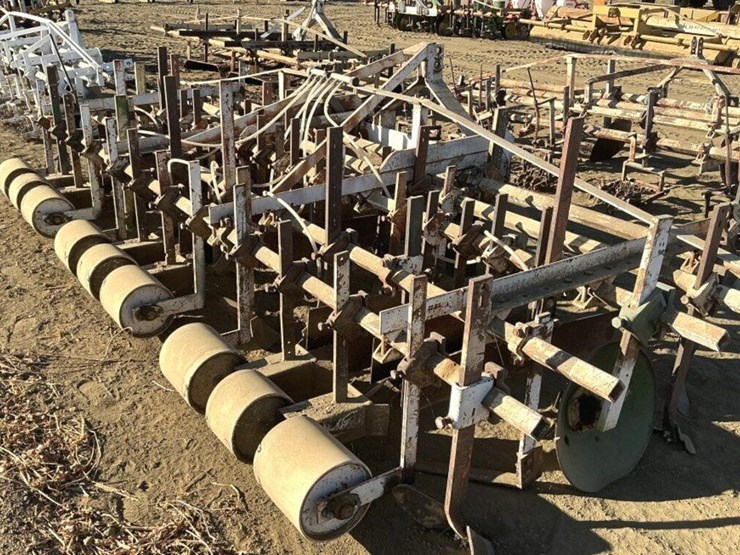 custom-3-pt-3-row-60"-cultivator-image-1