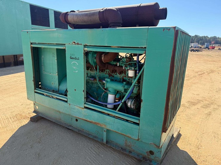 cummins-/-onan-250-kw-commercial-diesel-generator-(242-actual-hours)-image-3