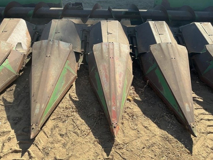 john-deere-843-8-row-corn-header-image-9