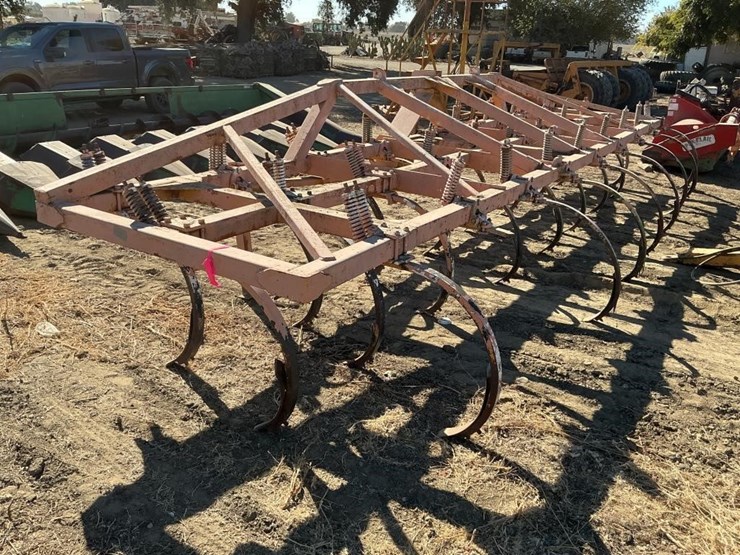 custom-24'-3-pt-vibra-shank-chisel-image-3