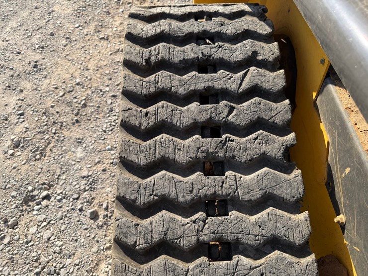 #4093-•-2023-new-holland-c334-tracked-skid-steer-image-65