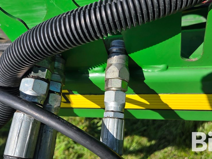 2005-john-deere-1770nt-planter-image-14