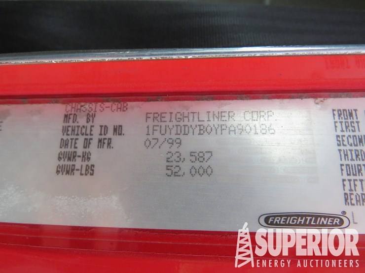 2000-freightliner-fld-long-conventional-t/a-winch-tractor-image-13