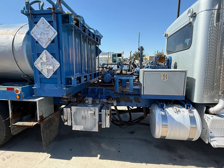2015-peterbilt-348-image-6