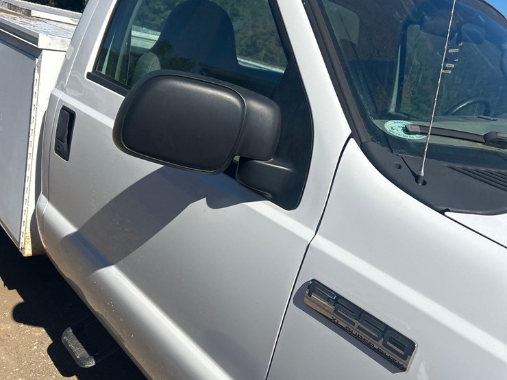 2005-ford-f250-xl-super-duty-s/a-regular-cab-sevice-truck-image-15
