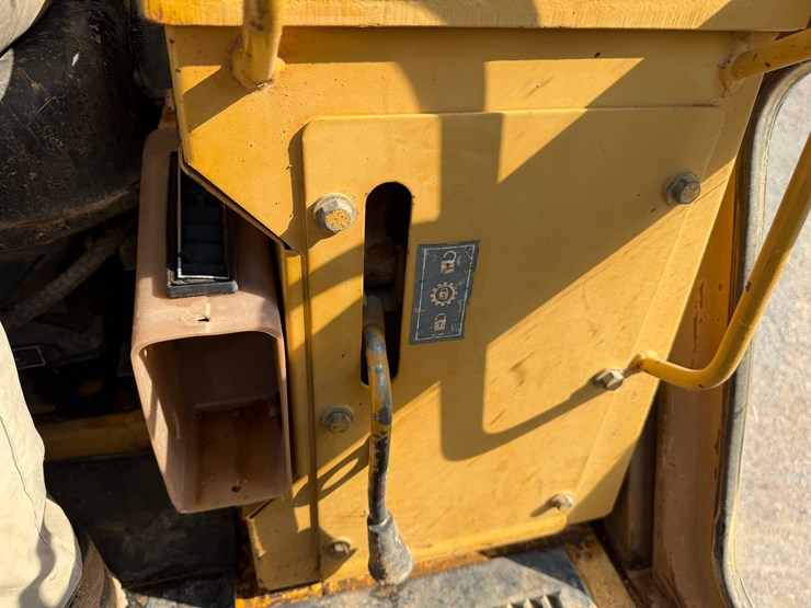 #4088-•-caterpillar-963-crawler-loader-image-79