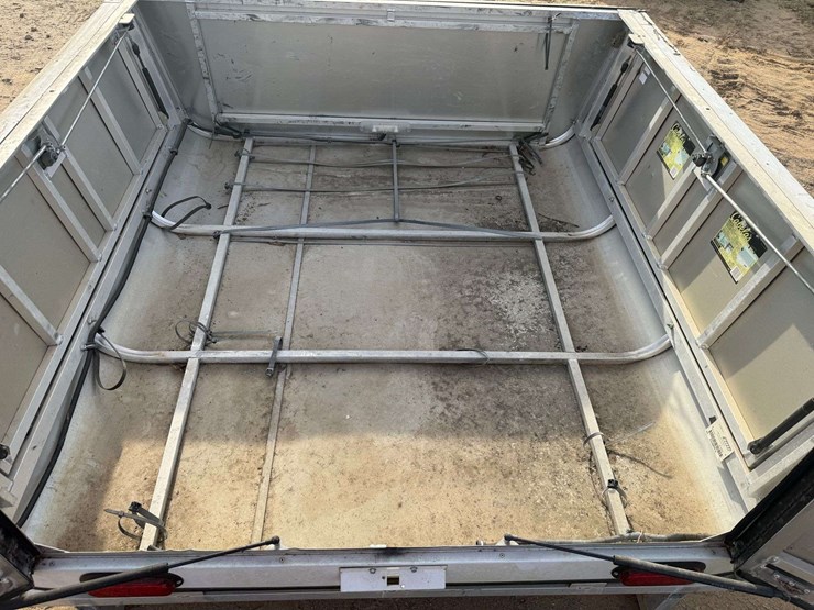 commercial-aluminum-truck-cap-/-topper-dcu-series-image-10