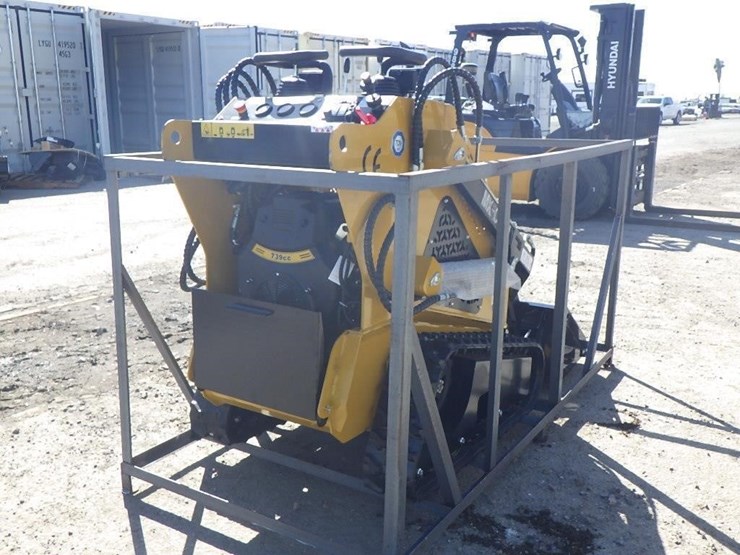 2026-agt-mx-crt23-skid-steer-track-loader-image-3