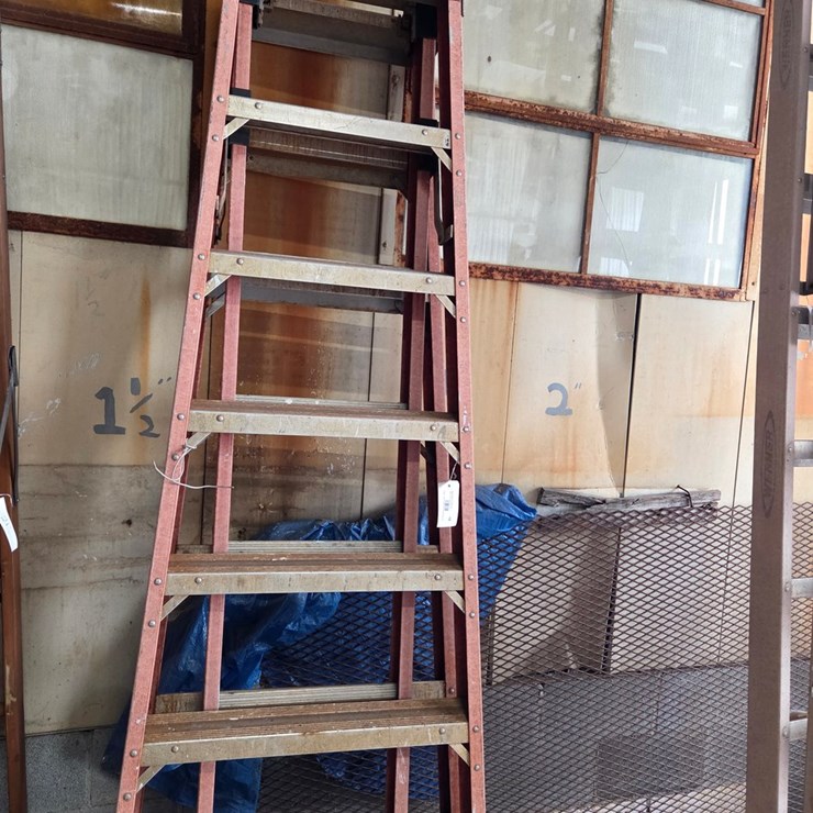 #18 • 8 ft "A" ladder with 8 ft extension
