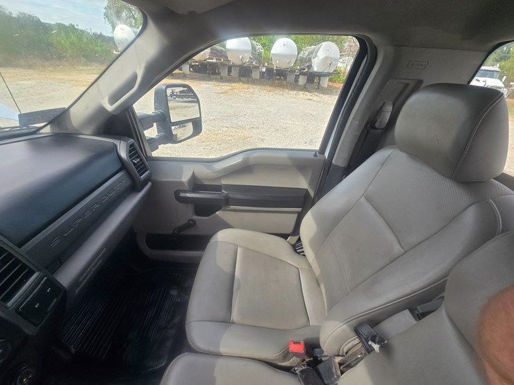 2021-ford-f350-image-34