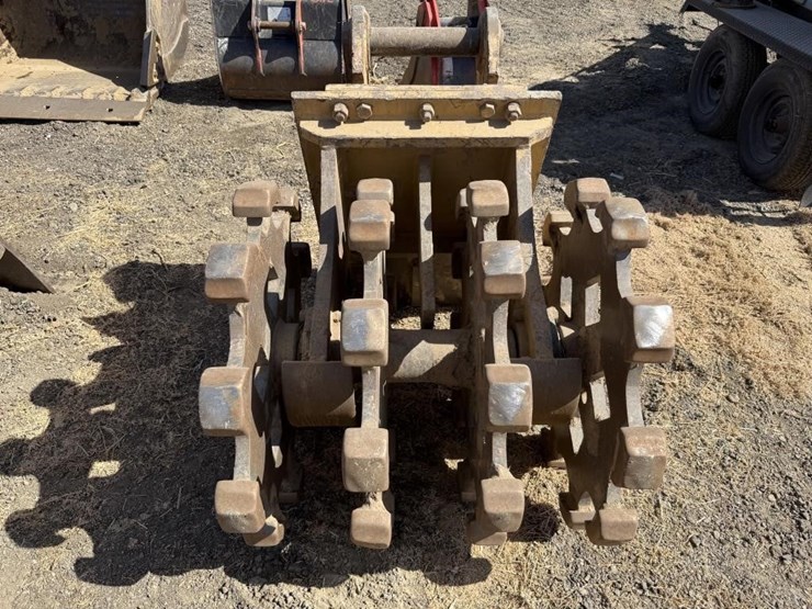 cat-36"-excavator-compaction-wheel-image-6
