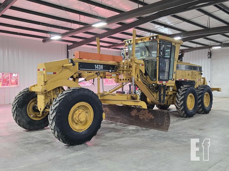 2004-caterpillar-143h-image-1