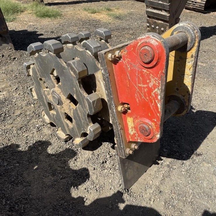 CATERPILLAR 24