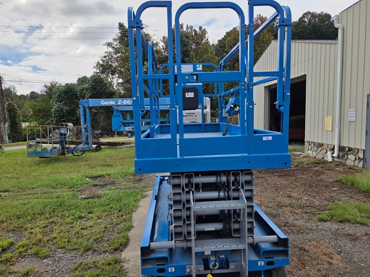 #11-•-genie-g5-3246-scissor-lift-/-52-hours-image-7