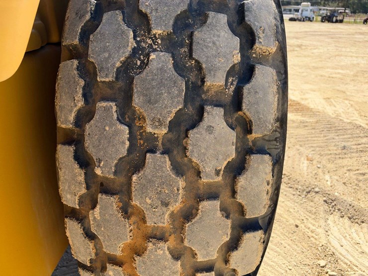 2016-caterpillar-cs54b-84”-vibratory-smooth-drum-compactor-(1,074-hours)-image-23