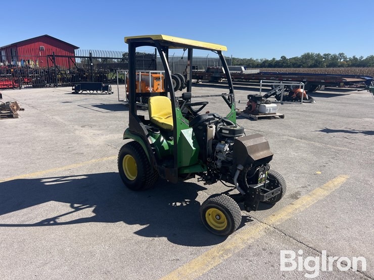 john-deere-x700-lawn-tractor-image-3