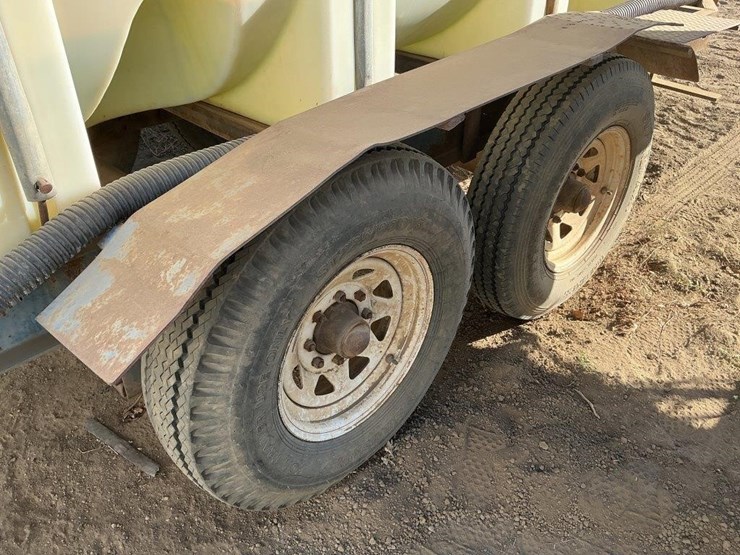 johnson-1000g-poly-tank-mixing-trailer-image-9