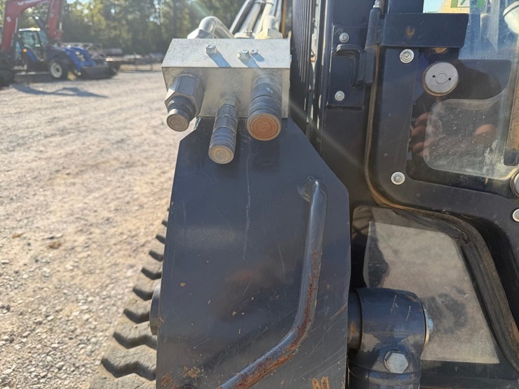 #4093-•-2023-new-holland-c334-tracked-skid-steer-image-16