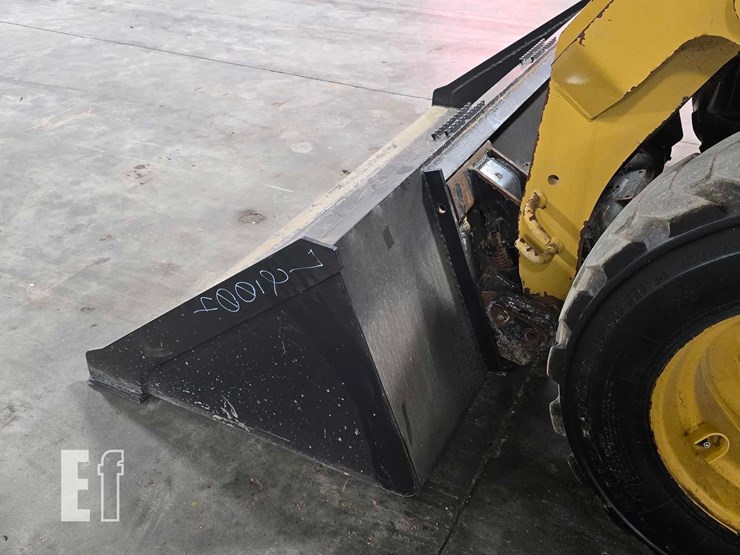 2022-caterpillar-226d3-image-12