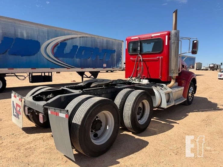 2013-peterbilt-386-image-3