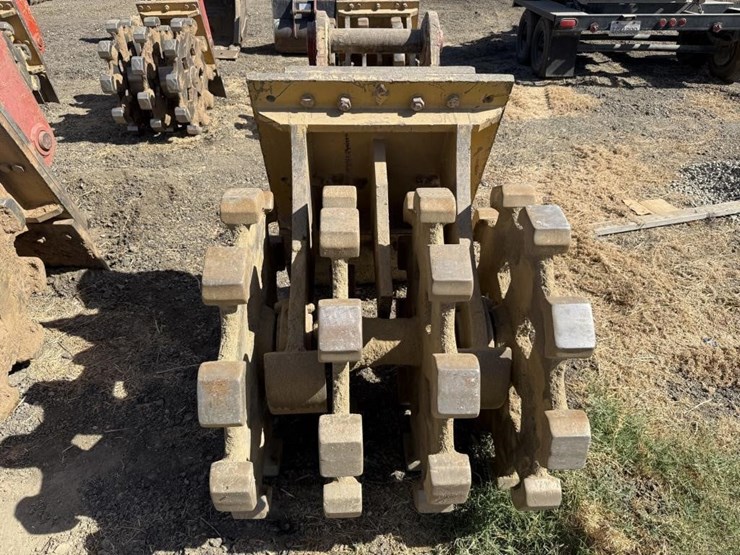 cat-36"-excavator-compaction-wheel-image-6