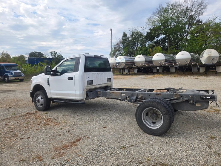 2021-ford-f350-image-7