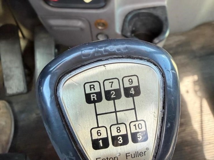 2013-peterbilt-386-image-18
