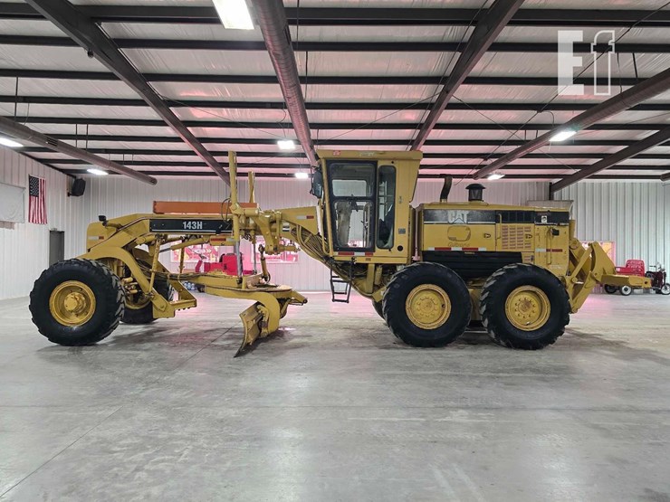 2004-caterpillar-143h-image-5