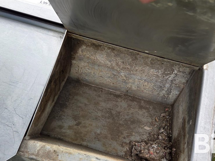 smidley-hog-bar-hog-waterer-image-16