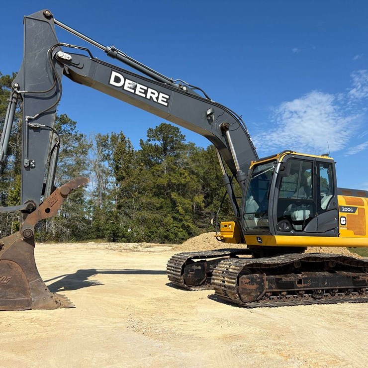 2022 John Deere 200G Excavator (2,224 Hours)