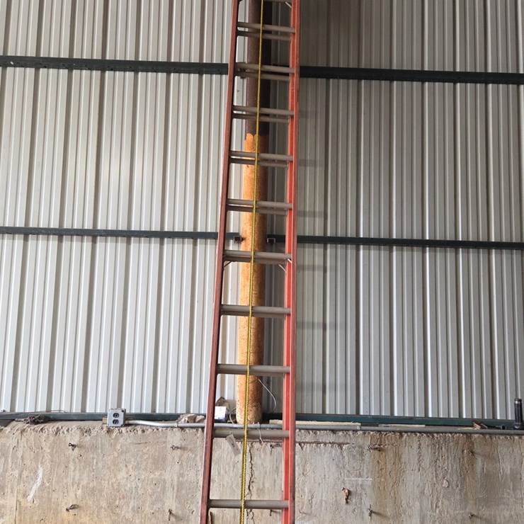 #25 • 30 ft extension ladder