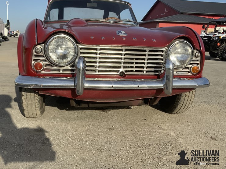 1964-triumph-tr4-2-door-convertible-image-10