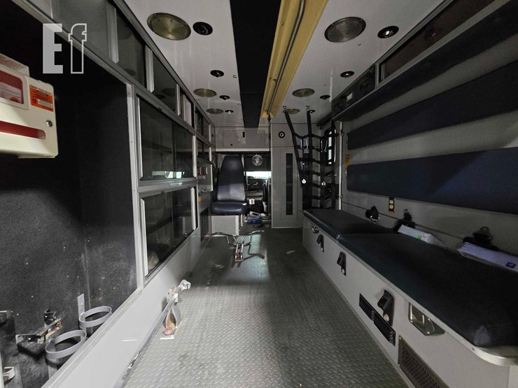 2012-ford-e350-sd-image-16