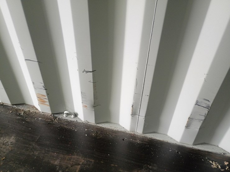 #l111-000-•-40ft-container-[damaged]-image-23