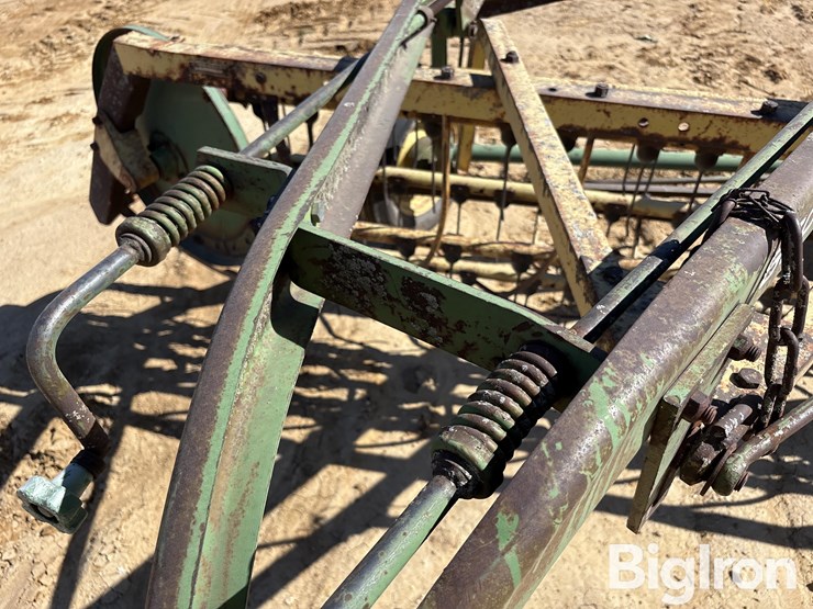 john-deere-660-rake-image-13