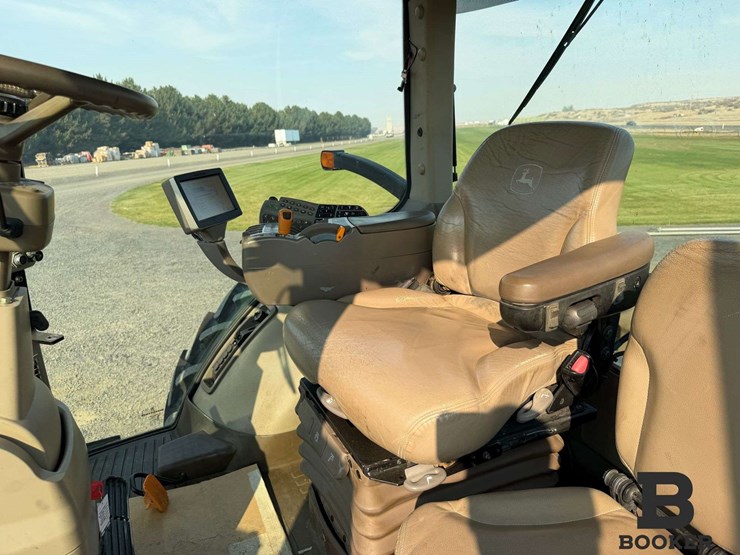2011-john-deere-8335r-tractor-image-89