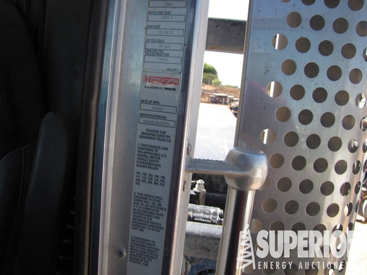 2013-kenworth-t800-t/a-bed-winch-truck-w/lift-axle-image-21